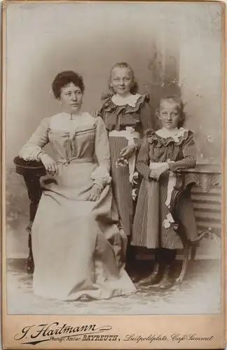 Ansichtskarte  Frau und Mädchen in feiner Kleidung CDV 1900 Kabinettfoto