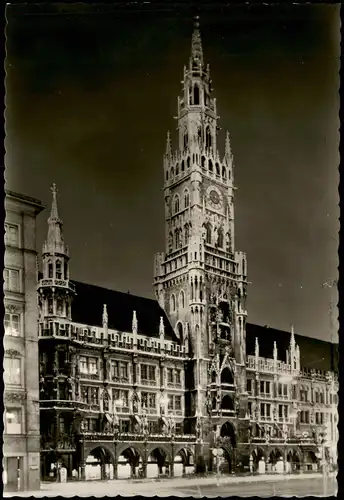Ansichtskarte München Rathaus bei Nacht, Town Hall by Night 1960