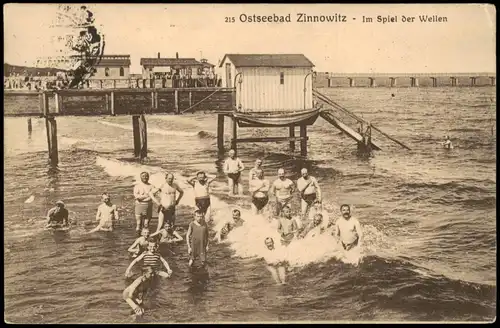 Ansichtskarte Zinnowitz Strandbrücke - Männer beim Wasserspiel 1917