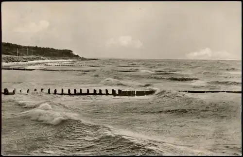 Ansichtskarte Graal-Müritz Strand bei bewegter Ostsee, DDR AK 1957