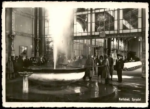 Postcard Karlsbad Karlovy Vary Sprudel Wandelhalle Echtfoto-AK 1939