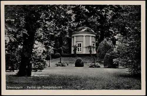 Ansichtskarte Neuruppin Partie im Tempelgarten, kleiner Tempel 1950