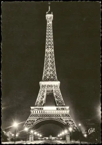 CPA Paris Eiffelturm/Tour Eiffel bei Nacht 1965  gel. Maschienenstempel u. Marke