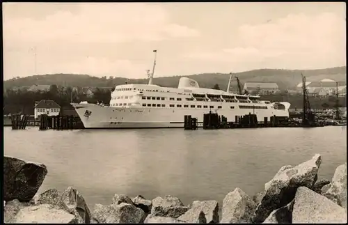 Sassnitz Schwedenfähre Trelleborg Fährschiff im Hafen DDR AK 1959