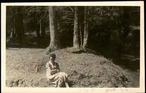 Menschen / Soziales Leben junge Frau am Waldrand 1938 Privatfoto
