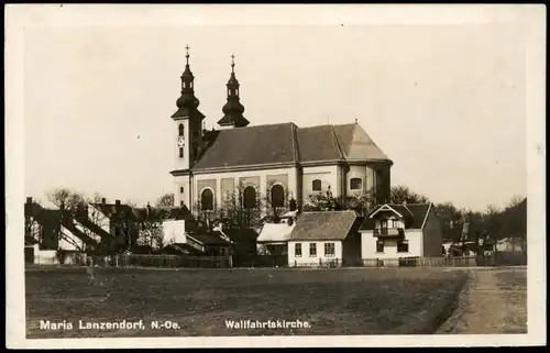 Ansichtskarte Maria-Lanzendorf Straßenpartie an der Kirche 1932