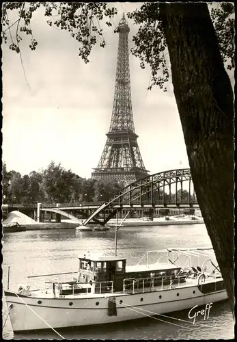 CPA Paris Bords de la Seine à Passy et la Tour Eiffel. 1965