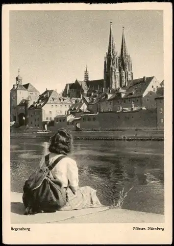 Ansichtskarte Regensburg Am Fluß sitzende Frau schaut auf die Stadt 1953