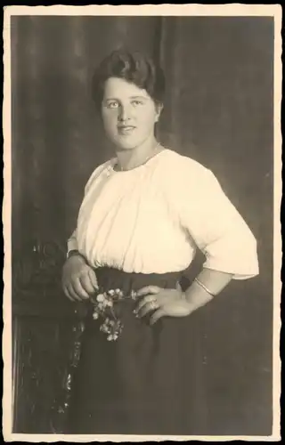 Foto  Junge Frau Atelierfoto Bach Waldshut 1927 Foto