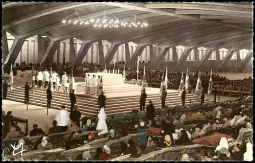 CPA Lourdes Lorda Intérieur de la Basilique St Pie X. 1960