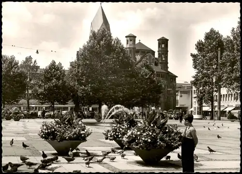 Ansichtskarte Köln Neumarkt, Kind beobachtet Tauben 1962