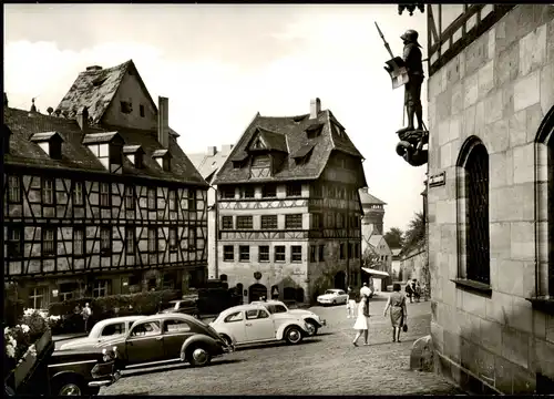 Nürnberg Albrecht-Dürer-Haus davor Autos u.a. Volkswagen VW Käfer 1960