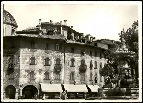 Cartoline Trient Trento Casa Rella e Fontana del Nettuno 1960