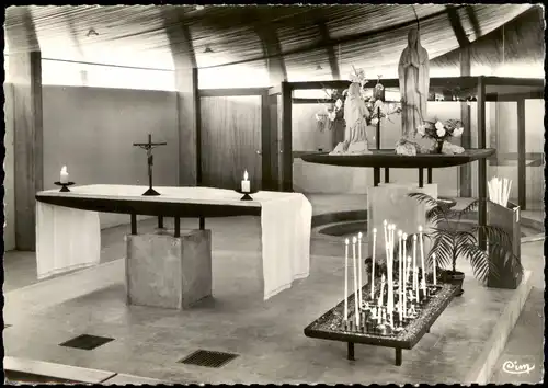 Dijon (Dision) Dijon Eglise (Kirche) Sainte-Bernadette; von Innen 1970