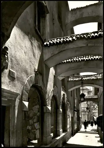 Cartoline Bozen Bolzano Straßen Motiv aus Bozen, Gasse 1960