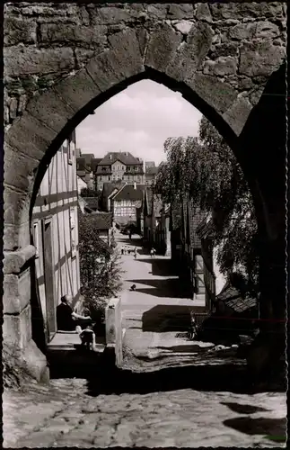 Ansichtskarte Grebenstein Straße - Blick durch das Burgtor 1955