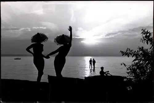 .Ungarn Udvözlet a Balatonról Balaton schone Frauen - Sonnenuntergang 1968