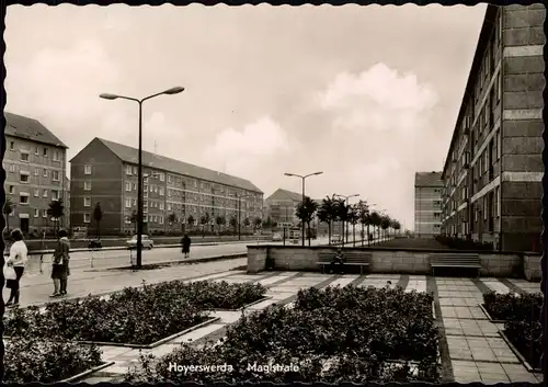 Ansichtskarte Hoyerswerda Magistrale mit Wohnungsbauten zu DDR-Zeiten 1964
