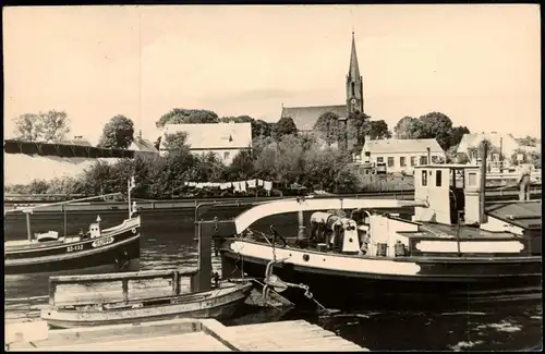 Hohensaaten-Bad Freienwalde Fluss Partie, Schiffe, Blick zur Kirche, DDR AK 1960