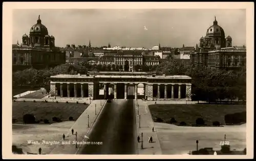 Ansichtskarte Wien Panorama Stadt mit Burgtor und Staatsmuseen 1930
