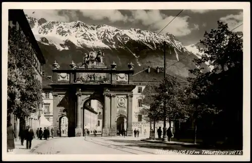 Ansichtskarte Innsbruck Straßenpartie an der Triumphpforte - Fotokarte 1930