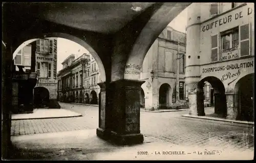 CPA La Rochelle Straßenpartie Le palais 1912