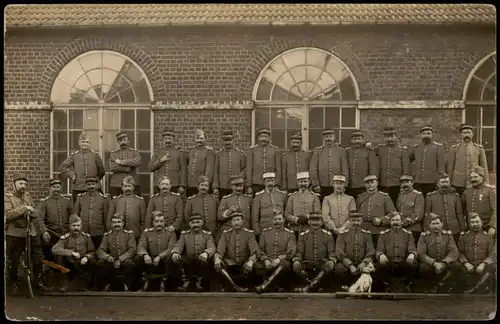 CPA .Frankreich Gruppenbild WK1 Soldaten Frankreich Francaise 1914