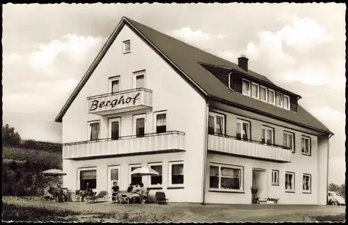 Usseln-Willingen (Upland) Haus Berghof - L. Schulze, Fotohaus 1962