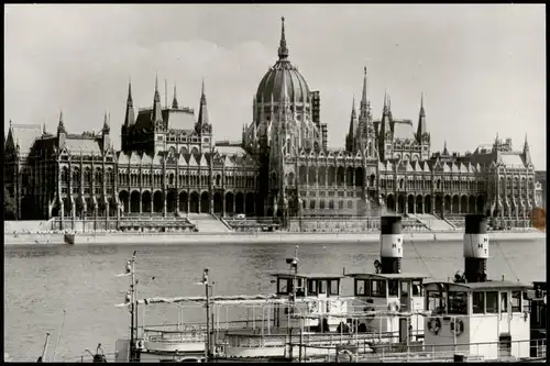 Postcard Budapest Donau Schiff passiert Parlament (Országház) 1970