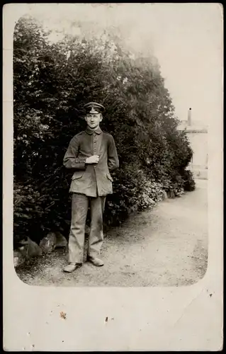 Foto  Soldat in Ausgehuniform Militaria WK1 1917 Privatfoto