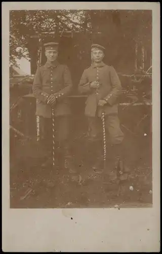 Foto  Zwei Soldaten vor dem Unterstand Militaria WK1 1916 Privatfoto