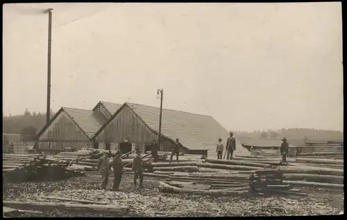 Foto  Arbeiter und feinde Herren am Sägewerk 1925 Privatfoto