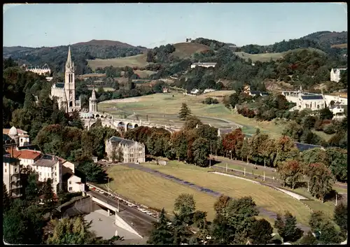 Lourdes Lorda La Basilique et la Basilique souterraine Saint-Pie X 1969