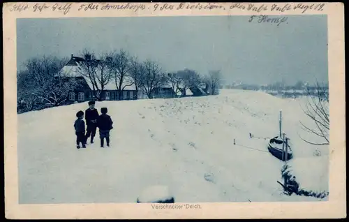 Ansichtskarte  Kinder verschneiter Deich 1916  gel. Feldpoststempel,