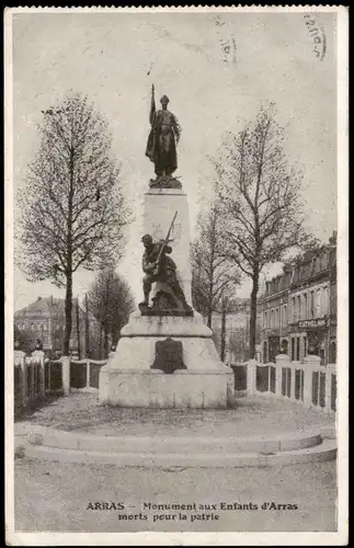 CPA Arras Atrecht Denkmal 1915  gel. Feldpost WK1 Feld-Maschienen-Gewehr ZUg
