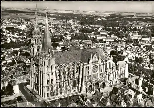 CPA Chartres Vue aérienne de la cathédrale Luftaufnahme 1960