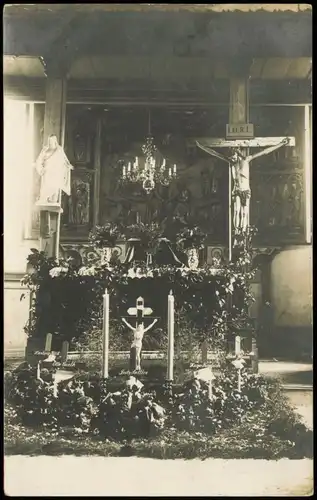 Ansichtskarte  Kirche - geschmückter Altar, 5 Totenkreuze 1925
