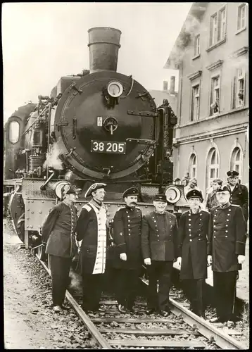 Dampflokomotive im Einsatz, Baureihe 38.2-3 Verkleidete Bahnhof 1968