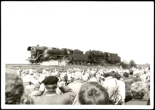 Ansichtskarte  Dampflokomotive, Eisenbahn - Schaulustige 1974