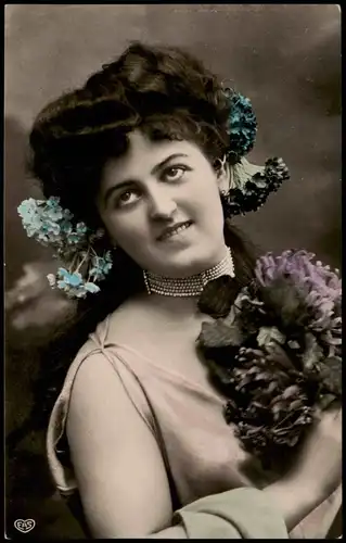 Ansichtskarte  Menschen & Soziales Leben Frau mit Blumen (teilcoloriert) 1910