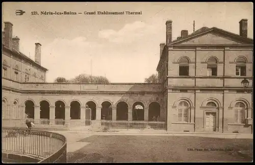 CPA Néris-les-Bains Grand Etablissement Thermal 1910