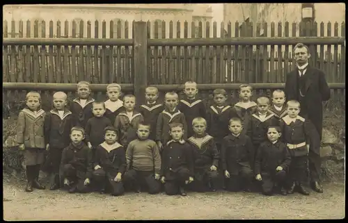 Schule: Klassenfoto - Klassentreffen Lehrer Schüler 1913 Privatfoto