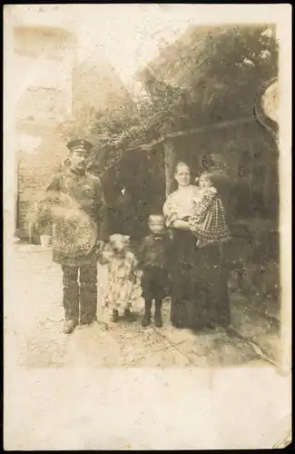Großgörschen-Lützen-Wiesengrund Familie und Soldat 1910 Privatfoto