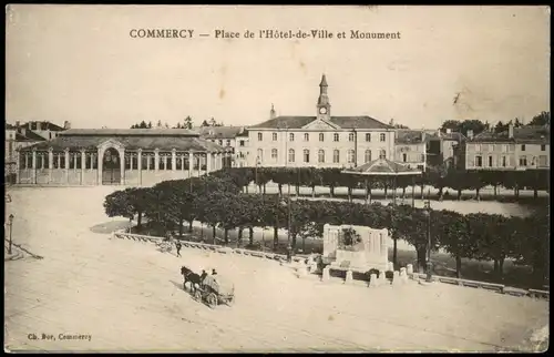 CPA Commercy Place de l'Hôtel-de-Ville et Monument 1929