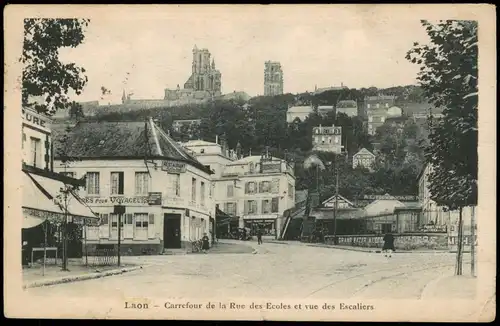 CPA Laon Carrefour de la Rue des Ecoles et vue des Escaliers 1915