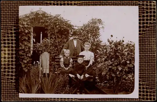 Foto Eltern mit 2 Kindern Gartenlaube Strebergarten Gel Dresden 1908 Privatfoto