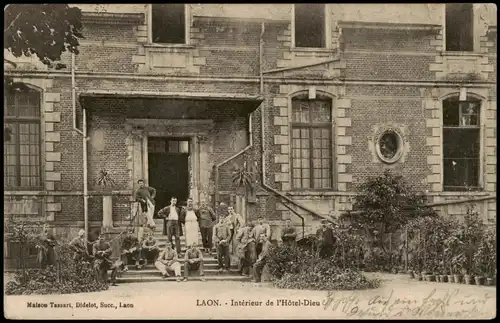 CPA Laon Personen, Soldaten, Intérieur de l'Hôtel-Dieu 1915