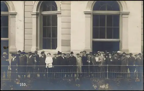 Foto Tarasp Gesellschaft vor Gebäude 1913 Privatfoto