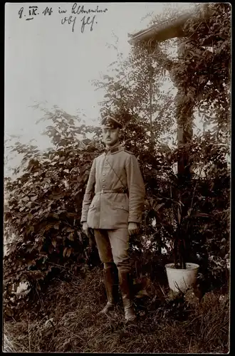 Foto  Soldat im Garten Militaria WK1 Fotokarte 1916 Privatfoto