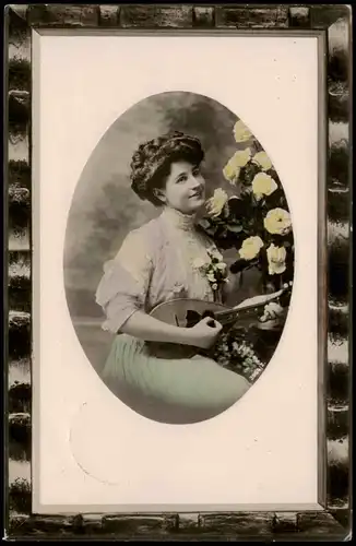 Fotokunst Menschen Soziales Leben Frau mit Musikinstrument 1910 Passepartout